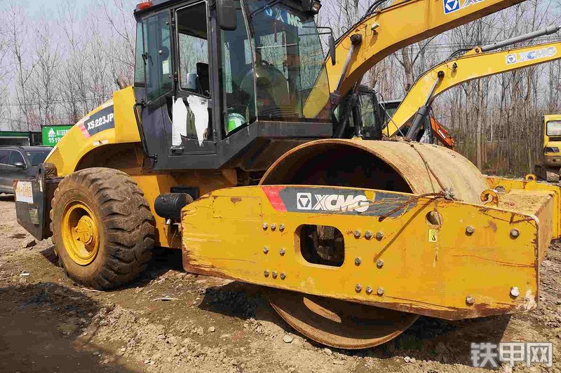 徐工XS223JPD压路机整机外观