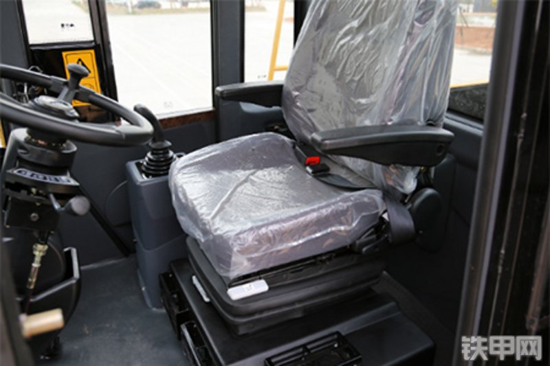 成工CG950K装载机局部