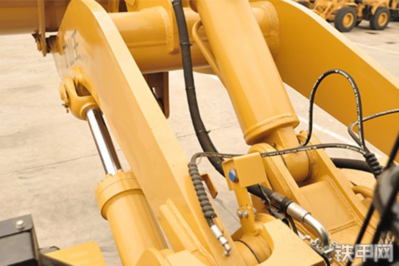 成工CG970K装载机局部