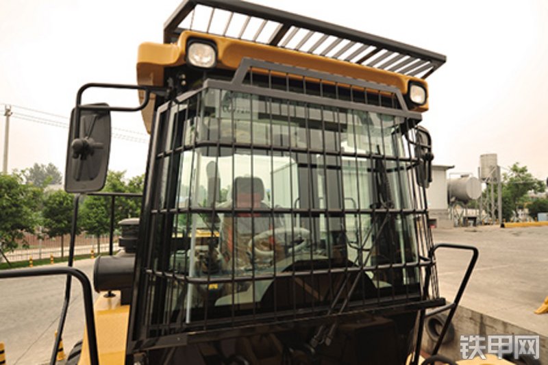 成工CG970K装载机局部