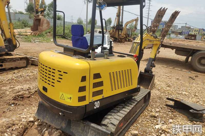 金旺机械30挖掘机整机外观
