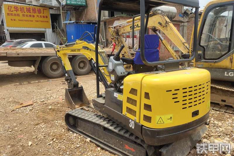 金旺机械30挖掘机整机外观