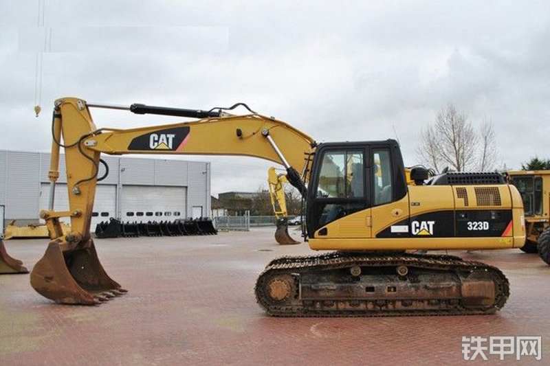 卡特彼勒323D液压挖掘机整机外观