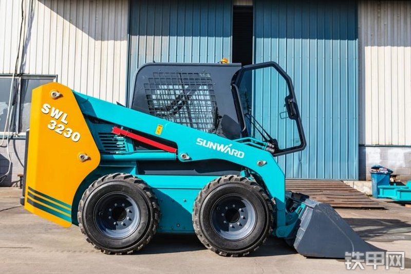 山河智能swl3230轮式滑移装载机