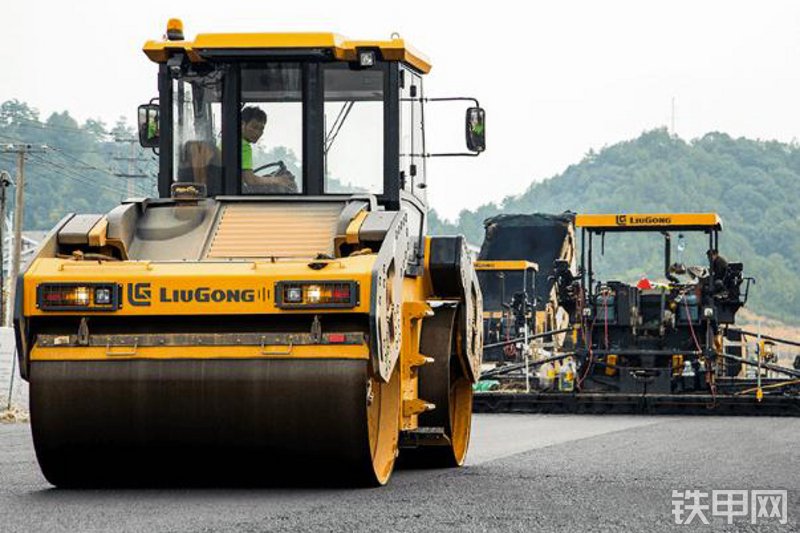 柳工6214E（中频）压路机整机外观