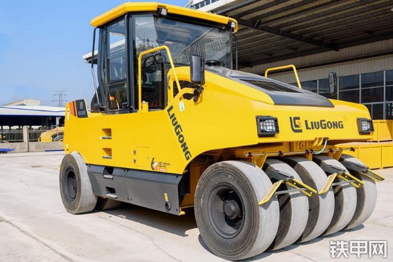 柳工clg6526e轮胎压路机