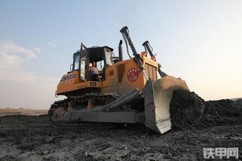 柳工B230C推土机整机外观