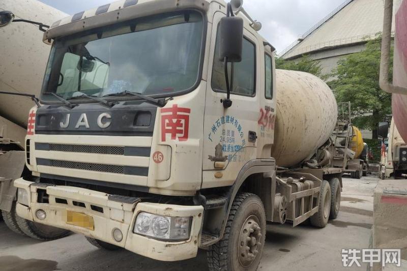 江淮重工HFC5252GJBL1T搅拌运输车整机外观