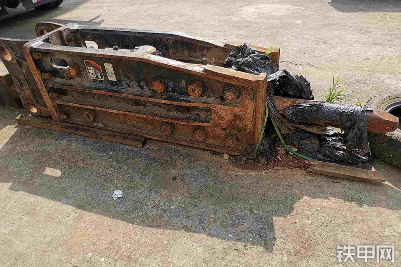 卡特彼勒B20破碎锤整机外观