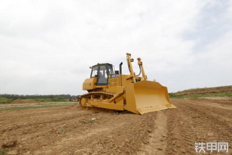 山工sem822dhw履带式推土机