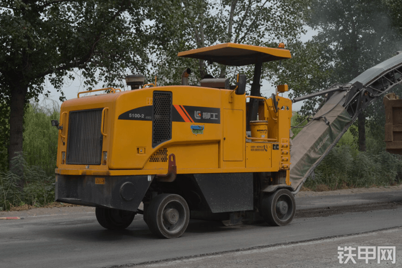 柳工CLG5100-2铣刨机整机外观