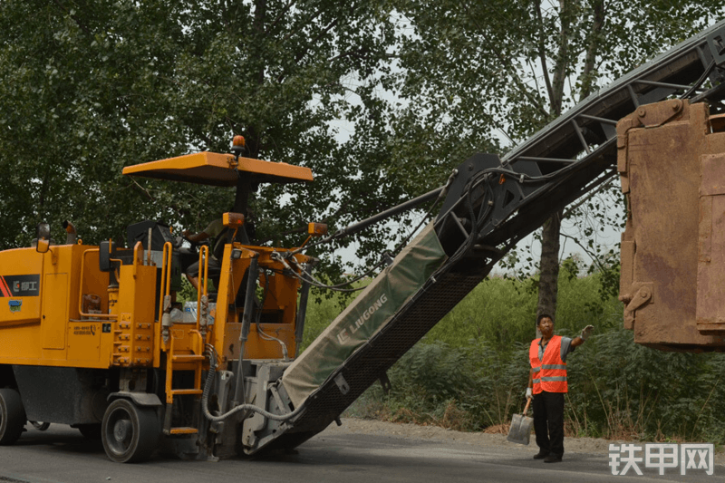 柳工CLG5100-2铣刨机整机外观