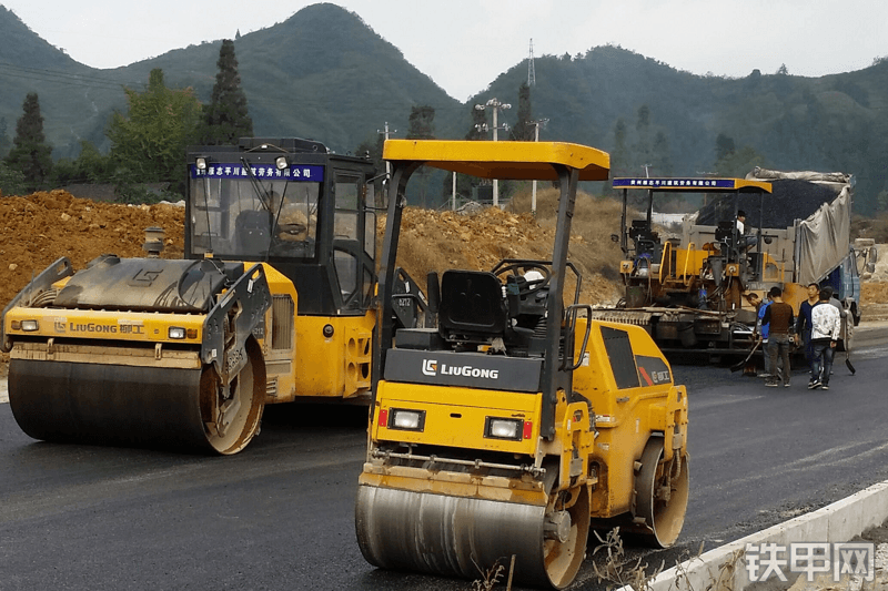 柳工509edgn履带式沥青摊铺机