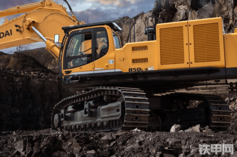 现代R850L-9VS挖掘机整机外观