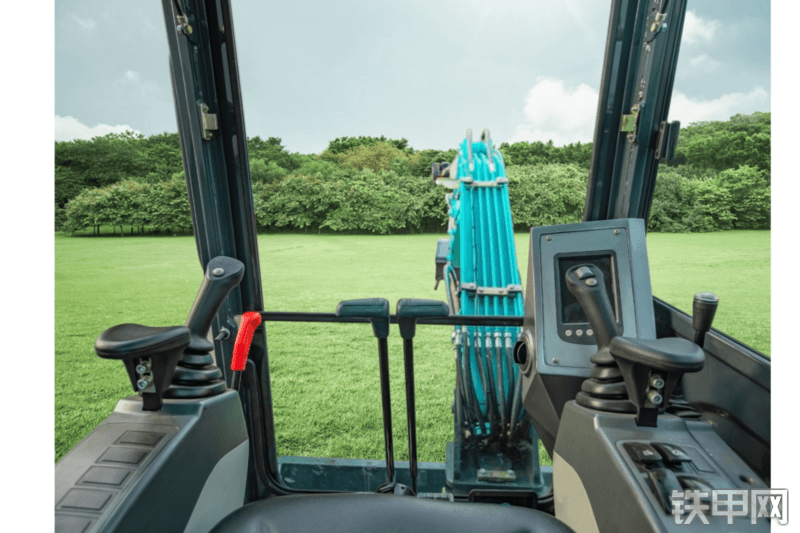 山河智能SWE35UF挖掘机局部