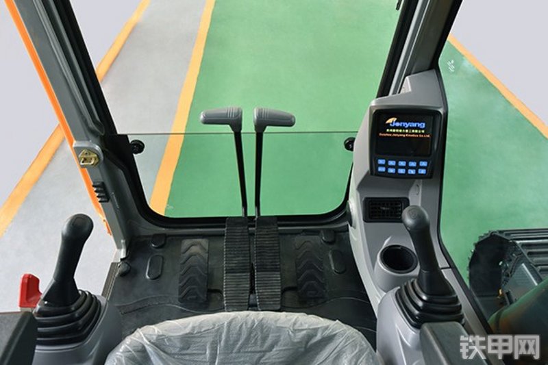 詹阳重工JY623F挖掘机局部