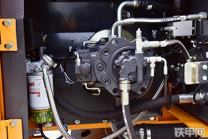 詹阳重工JY623F挖掘机局部