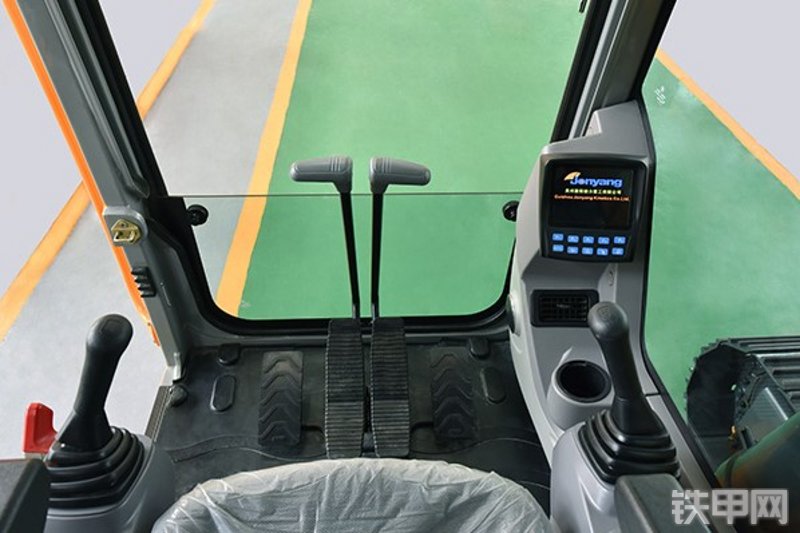 詹阳重工JY615F挖掘机局部