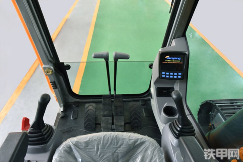 詹阳重工JY622E-D挖掘机局部