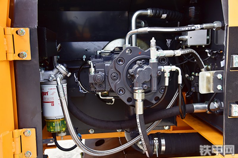 詹阳重工JY622E-D挖掘机局部