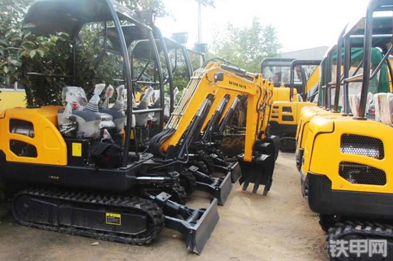 沃尔华DLS818-9B挖掘机整机外观