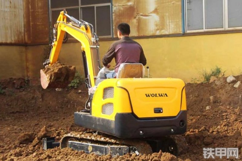 沃尔华DLS818-9B挖掘机整机外观
