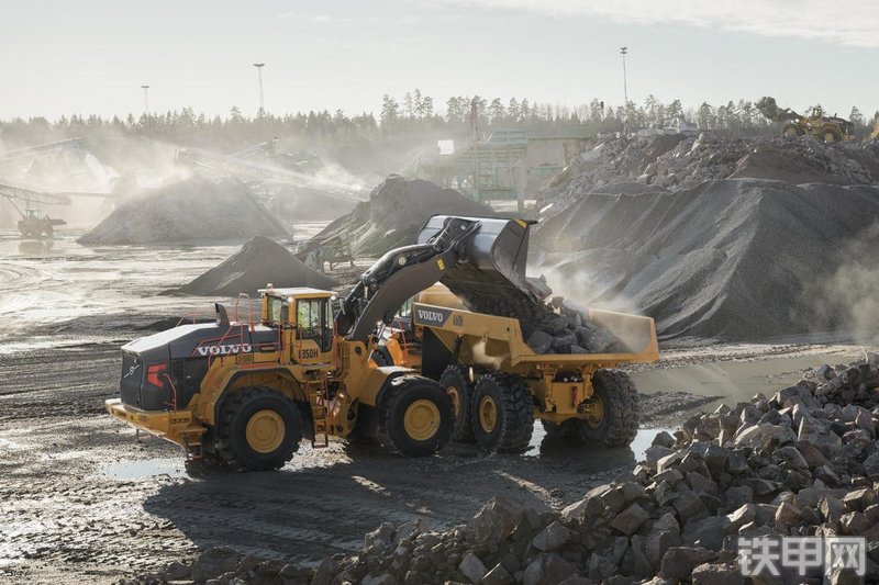 沃尔沃L350H装载机整机外观