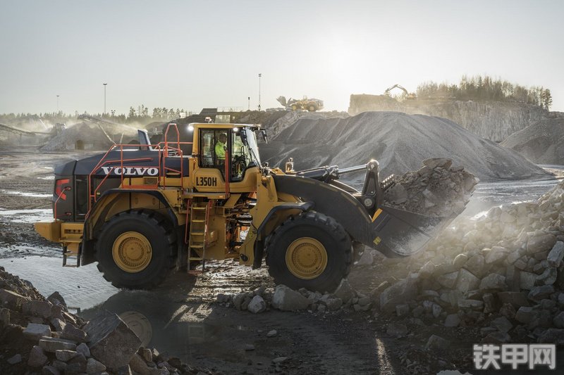 沃尔沃L350H装载机整机外观