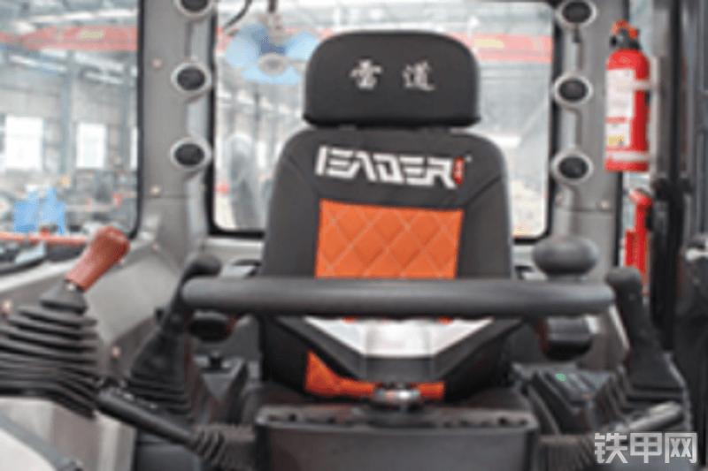 雷道机械LD75X挖掘机局部