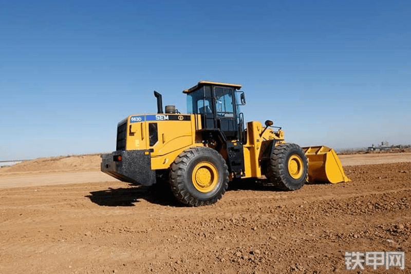 山工SEM663D装载机整机外观