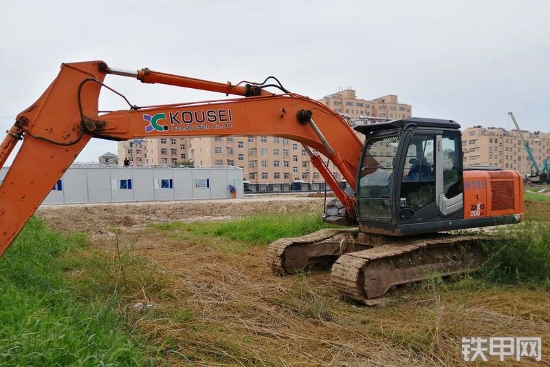 日立ZX200LC-3F挖掘机整机外观