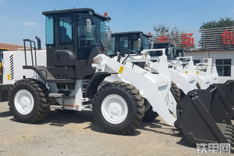 山东威猛SAM938装载机整机外观