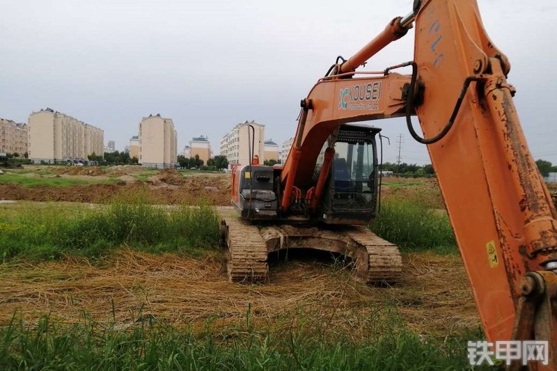 日立ZX200LC-3F挖掘机整机外观