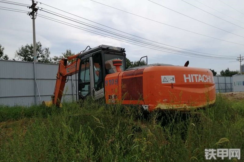 日立ZX200LC-3F挖掘机整机外观