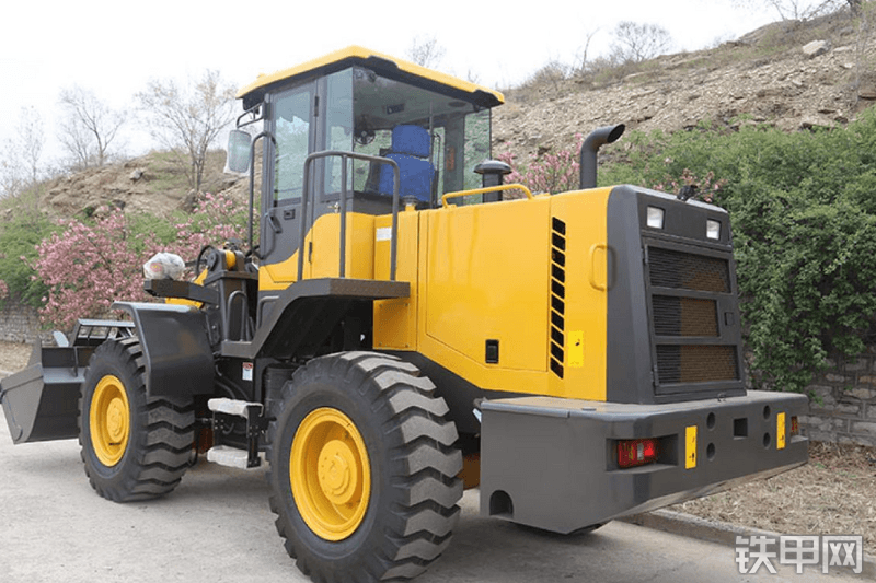 山东威猛SAM938装载机整机外观