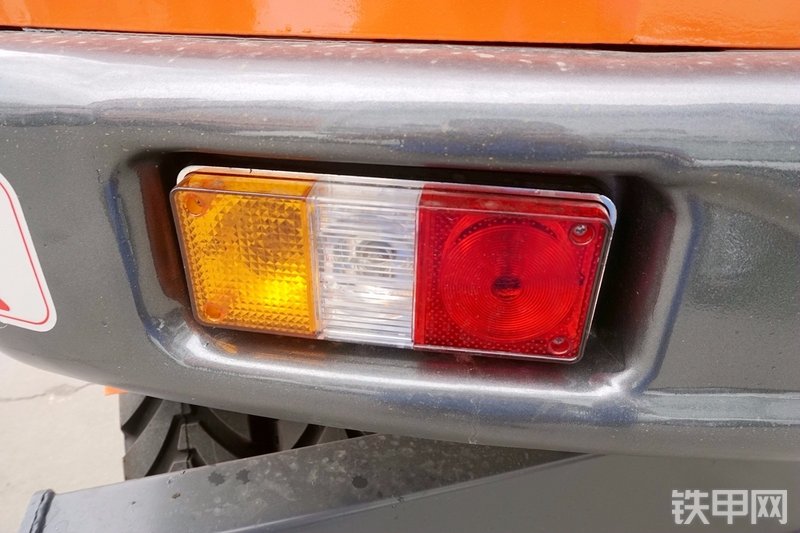 黔丞75W-8E挖掘机局部