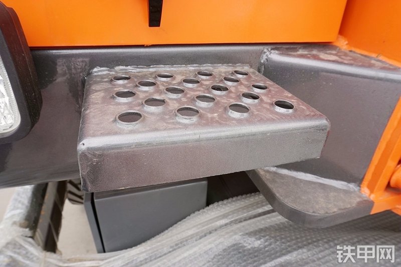 黔丞75W-8E挖掘机局部