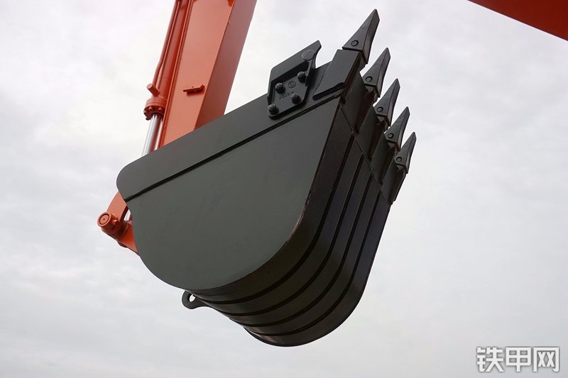 黔丞75W-9挖掘机局部