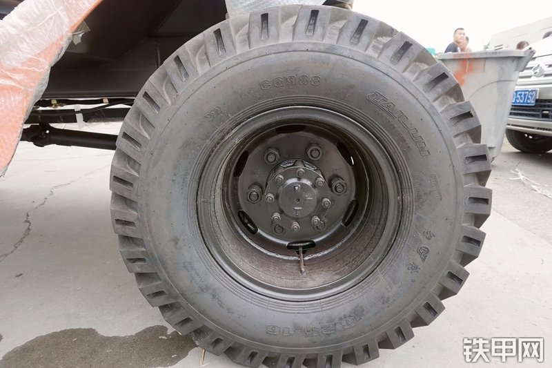 黔丞75W-9挖掘机局部