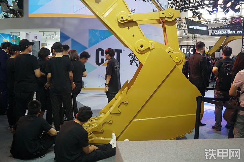 卡特彼勒新一代CAT®349 液压挖掘机局部