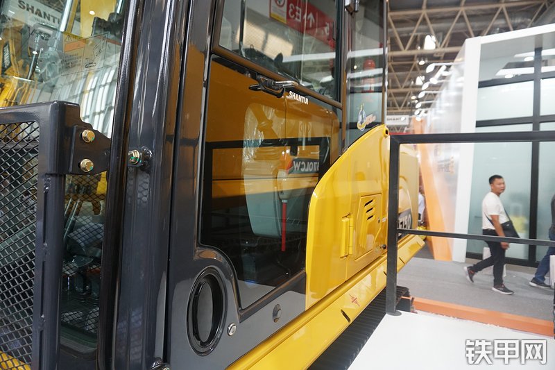 山推SE150-9挖掘机局部