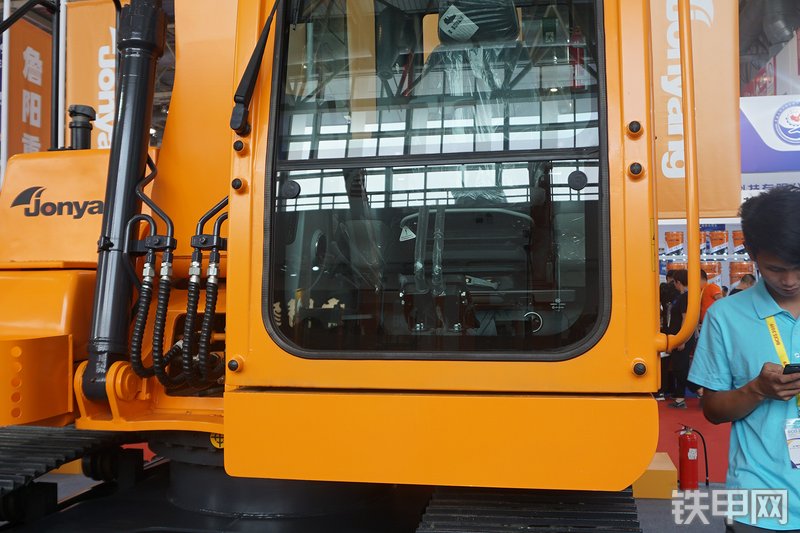 詹阳重工JY615F挖掘机局部