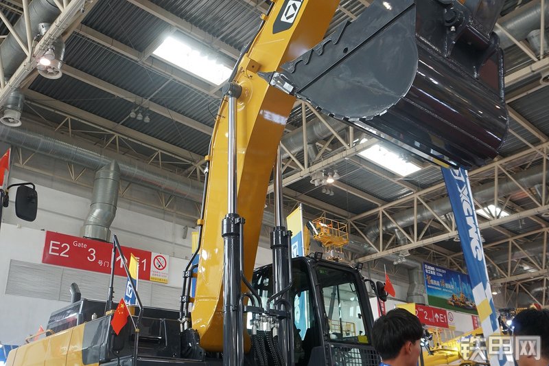 徐工XE490DK挖掘机整机外观