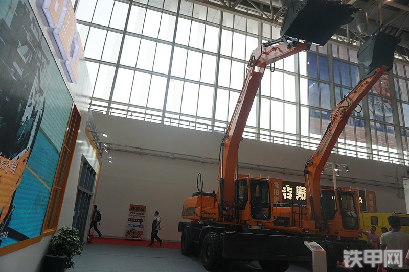 詹阳重工JYL621E-C挖掘机整机外观