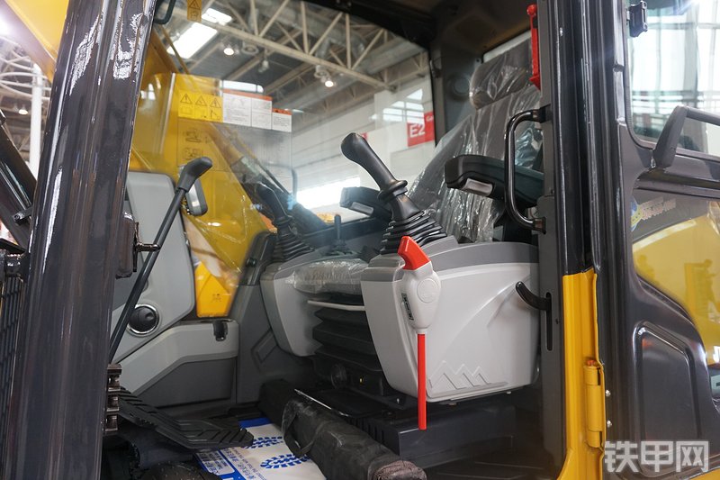 山推SE85-9挖掘机局部