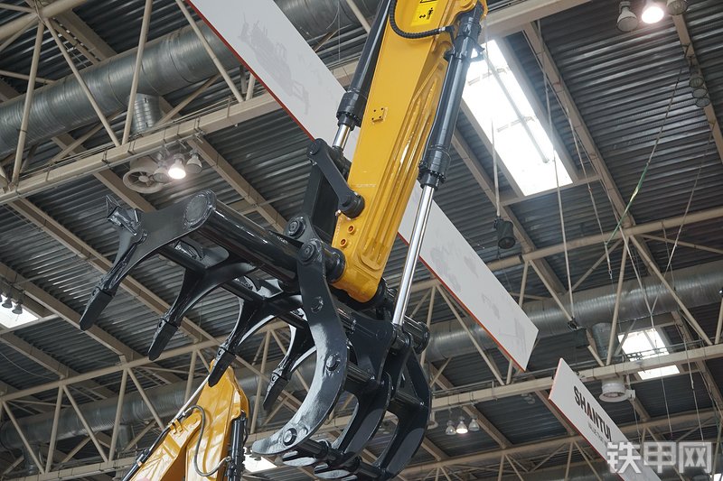 山推SE220-9挖掘机局部