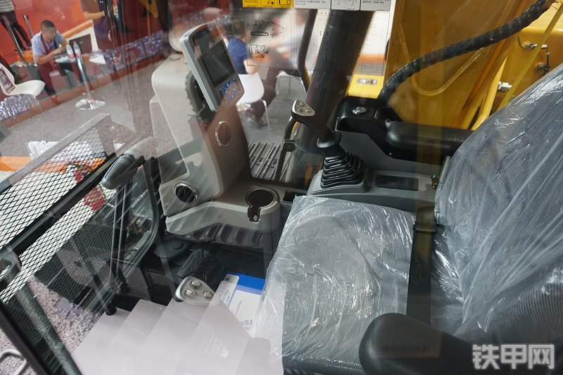 山推SE150-9挖掘机局部