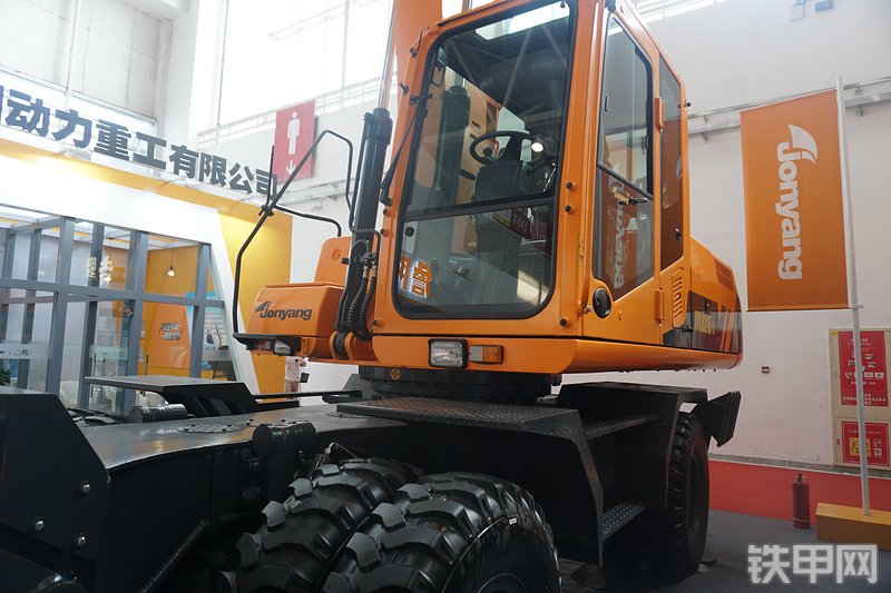 詹阳重工JYL621E-C挖掘机局部