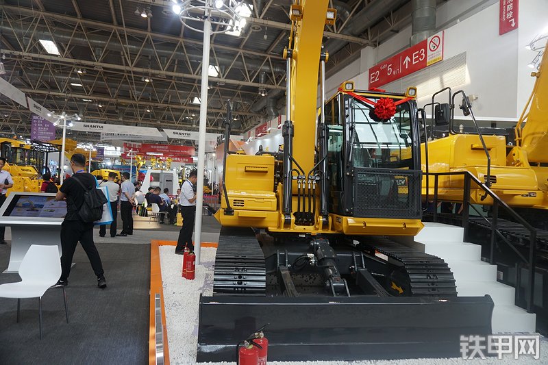 山推SE150-9挖掘机整机外观