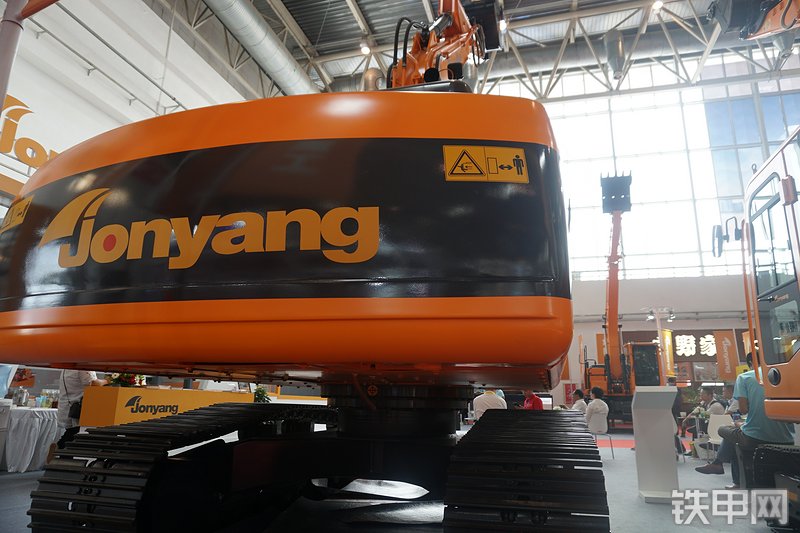 詹阳重工JY615F挖掘机整机外观